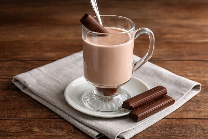 Submarino argentino bebida de leche caliente y chocolate